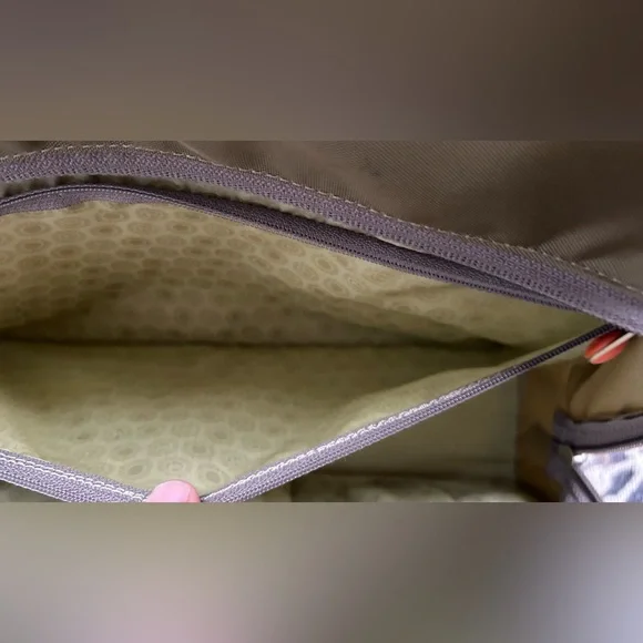 Merrell Gray/Olive Green Textured Bag with Red Logo - Picture 7 of 10